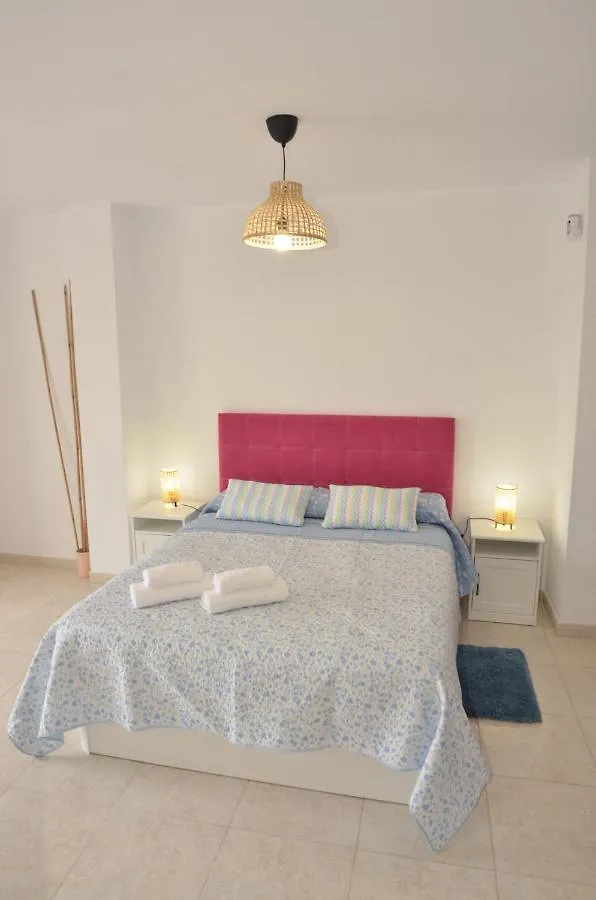 Habitacion Grande Con Terraza Privada, Malaga Centro Homestay