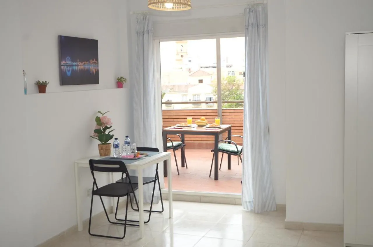 Habitacion Grande Con Terraza Privada, Malaga Centro Homestay